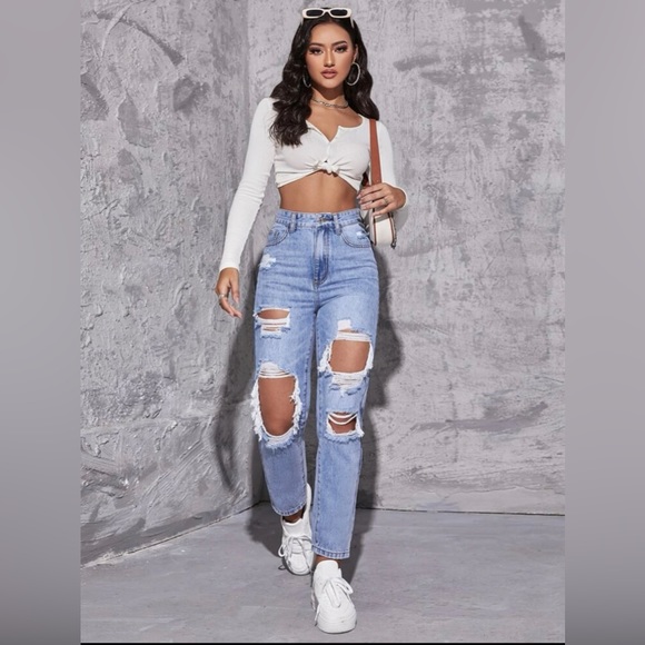 High waisted straight legged ripped mom jeans - Picture 2 of 4